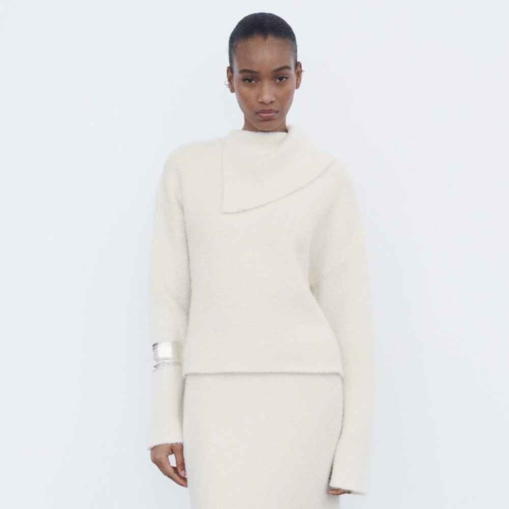 NWT Zara - Cream Faux Fur Turtleneck Sweater | Blogger’s Fave